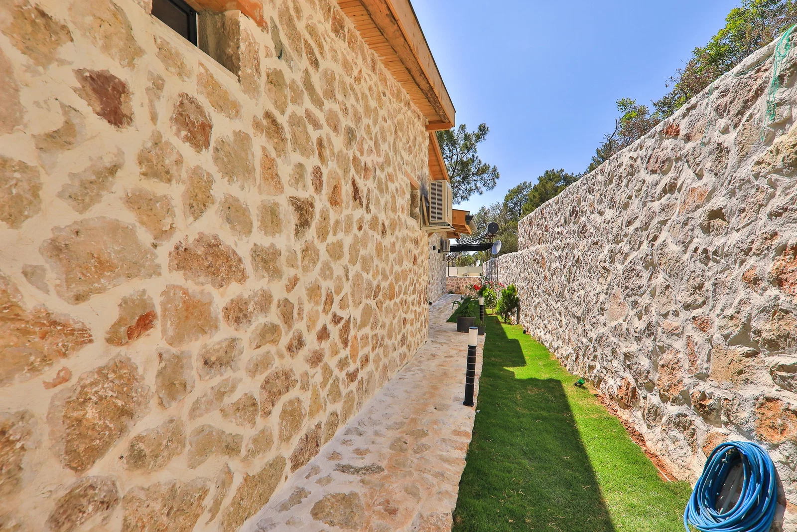 İslamlar’da Balayı Çiftlerine Uygun, Isıtmalı Havuzlu, 2 Yatak Odalı, Kiralık Villa