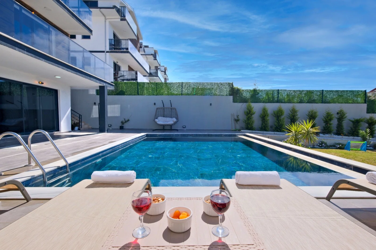 Fethiye’de Sakin Konumda, Isıtmalı Havuzlu, 8 Kişilik, Lüks Villa