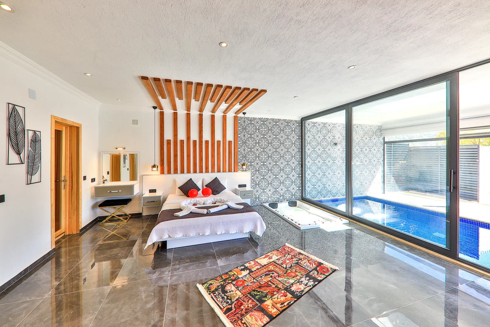 Sarıbelen’de Korunaklı, Isıtmalı Havuzlu, 1 Yatak Odalı, Ekonomik Villa