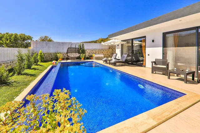 Sarıbelen’de ısıtmalı havuzlu kiralık villa, fotoğraf 2