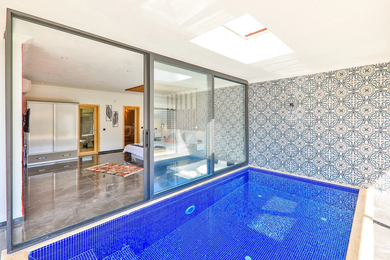 Sarıbelen’de Korunaklı, Isıtmalı Havuzlu, 1 Yatak Odalı, Ekonomik Villa