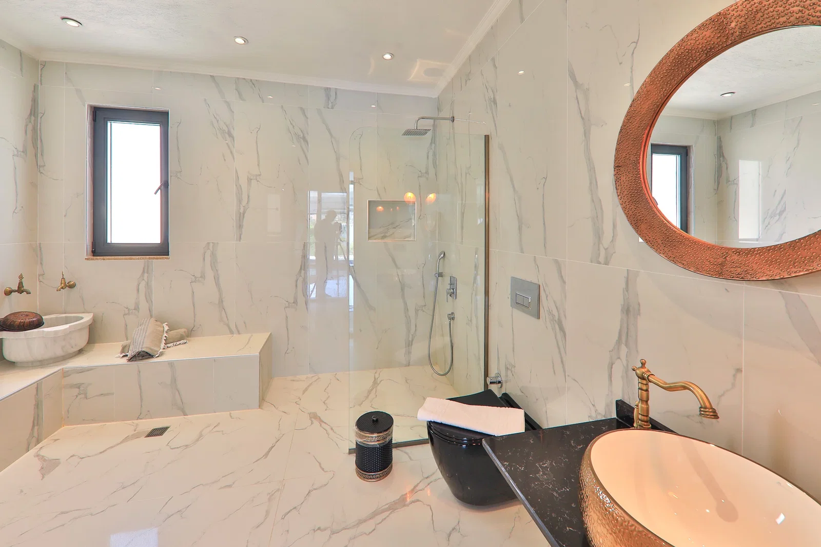 Sarıbelen’de Korunaklı, Isıtmalı Havuzlu, 1 Yatak Odalı, Ekonomik Villa