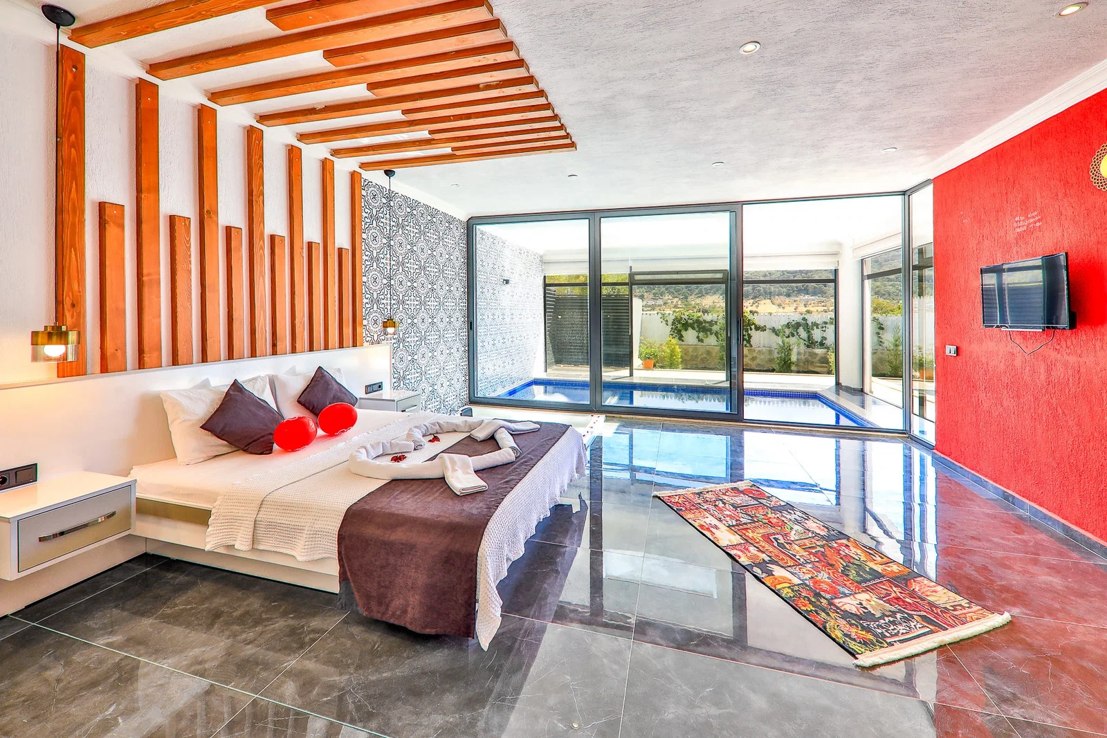 Sarıbelen’de Korunaklı, Isıtmalı Havuzlu, 1 Yatak Odalı, Ekonomik Villa
