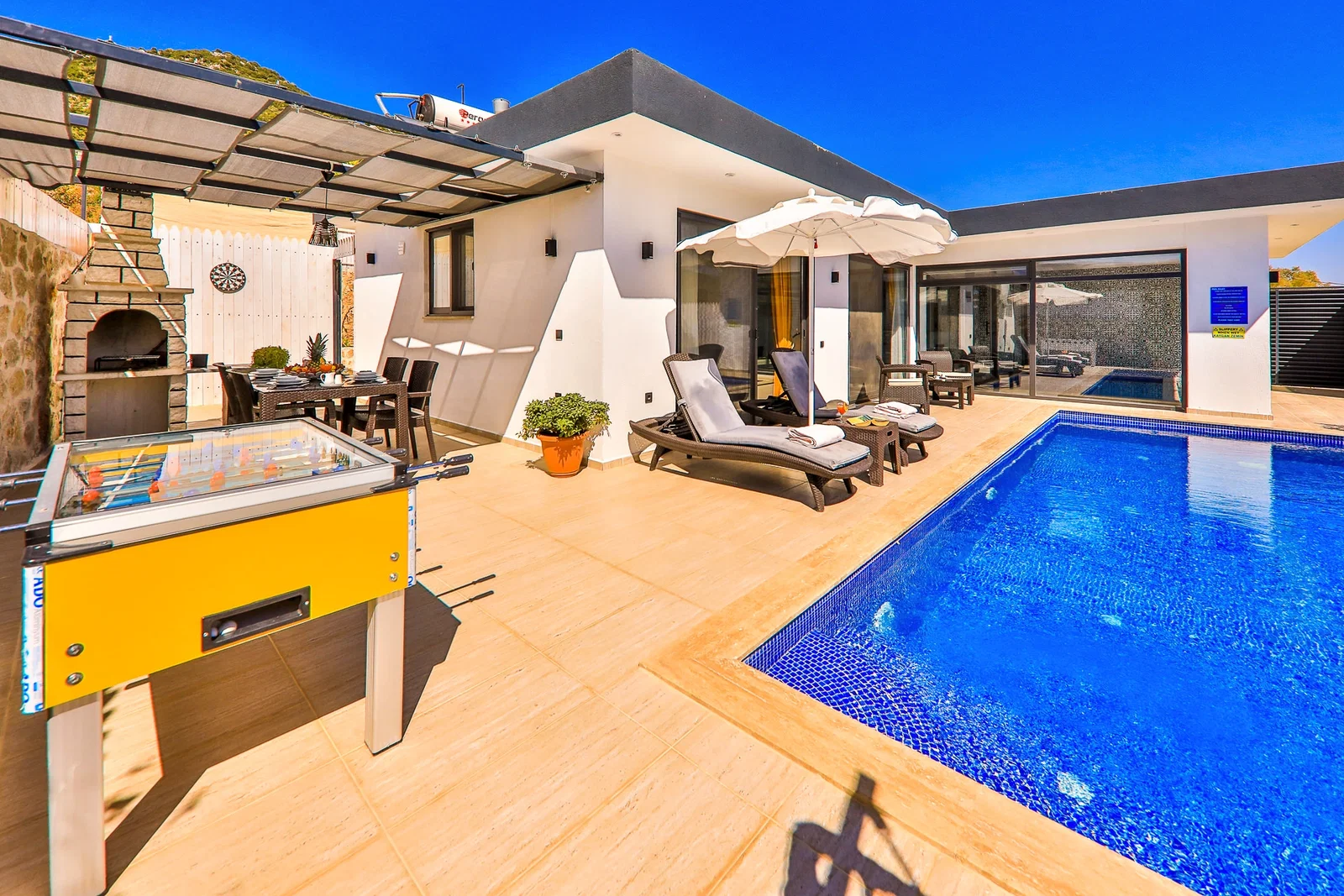 Sarıbelen’de Korunaklı, Isıtmalı Havuzlu, 1 Yatak Odalı, Ekonomik Villa