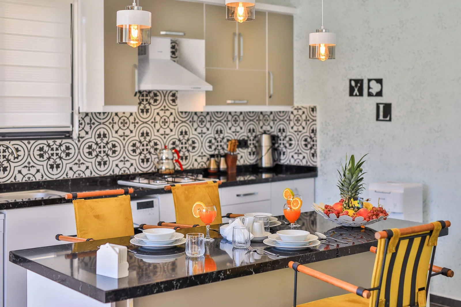 Sarıbelen’de Korunaklı, Isıtmalı Havuzlu, 1 Yatak Odalı, Ekonomik Villa