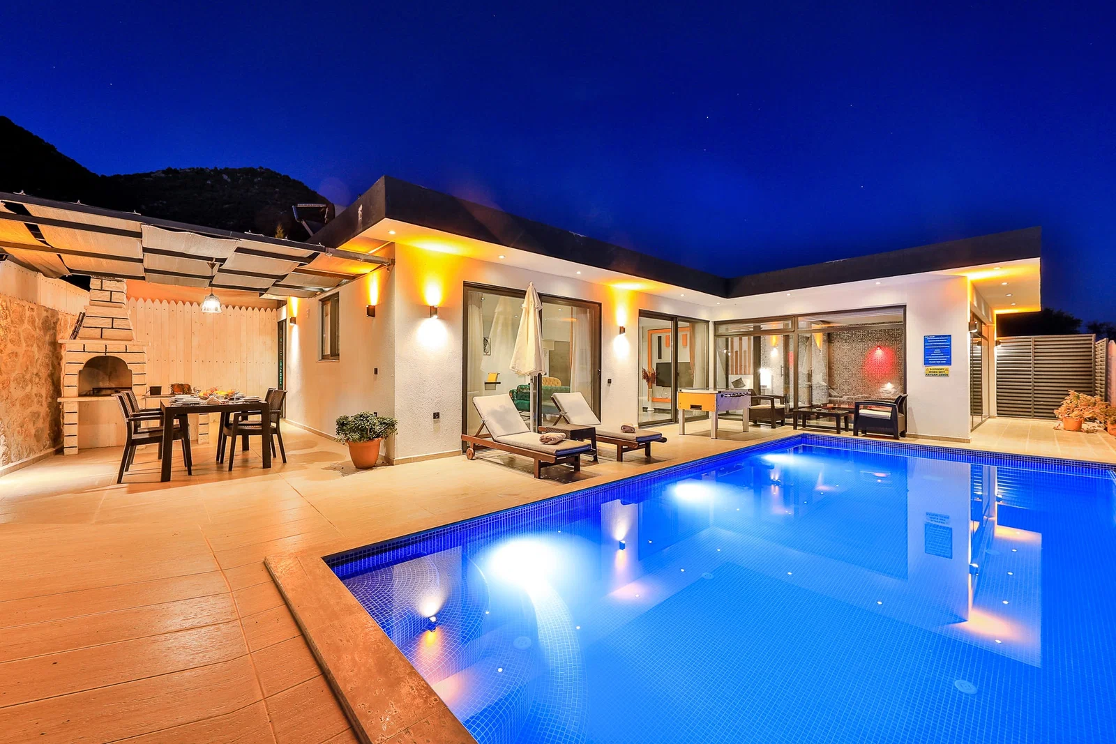 Sarıbelen’de Korunaklı, Isıtmalı Havuzlu, 1 Yatak Odalı, Ekonomik Villa
