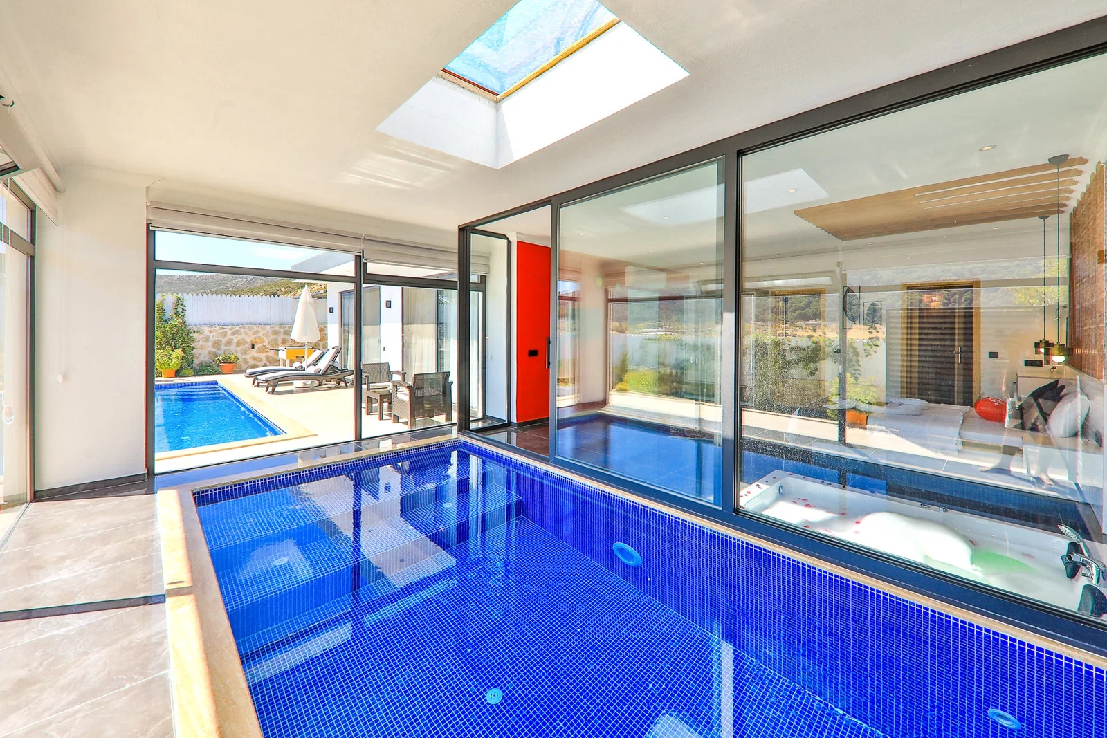 Sarıbelen’de Korunaklı, Isıtmalı Havuzlu, 1 Yatak Odalı, Ekonomik Villa