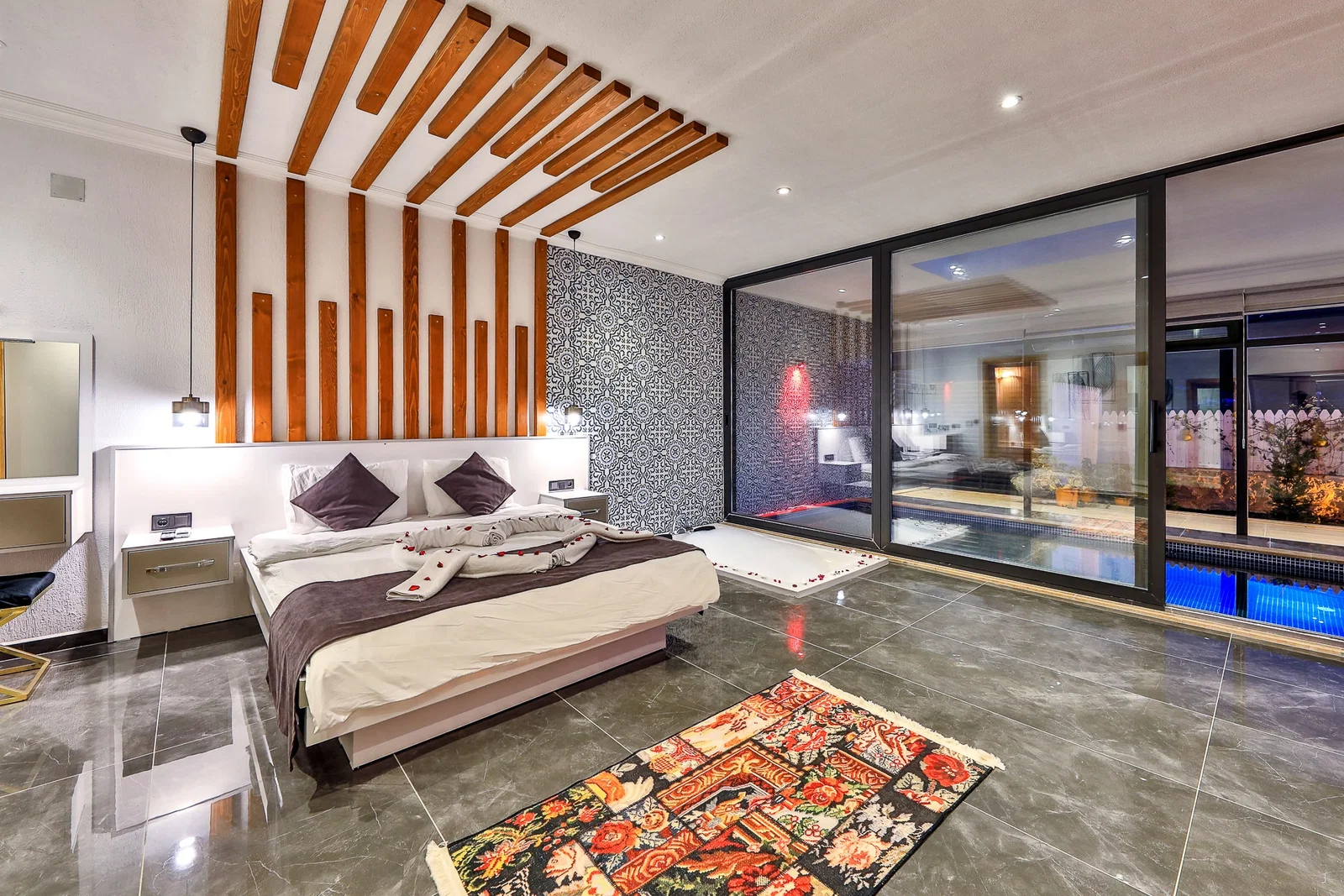 Sarıbelen’de Korunaklı, Isıtmalı Havuzlu, 1 Yatak Odalı, Ekonomik Villa