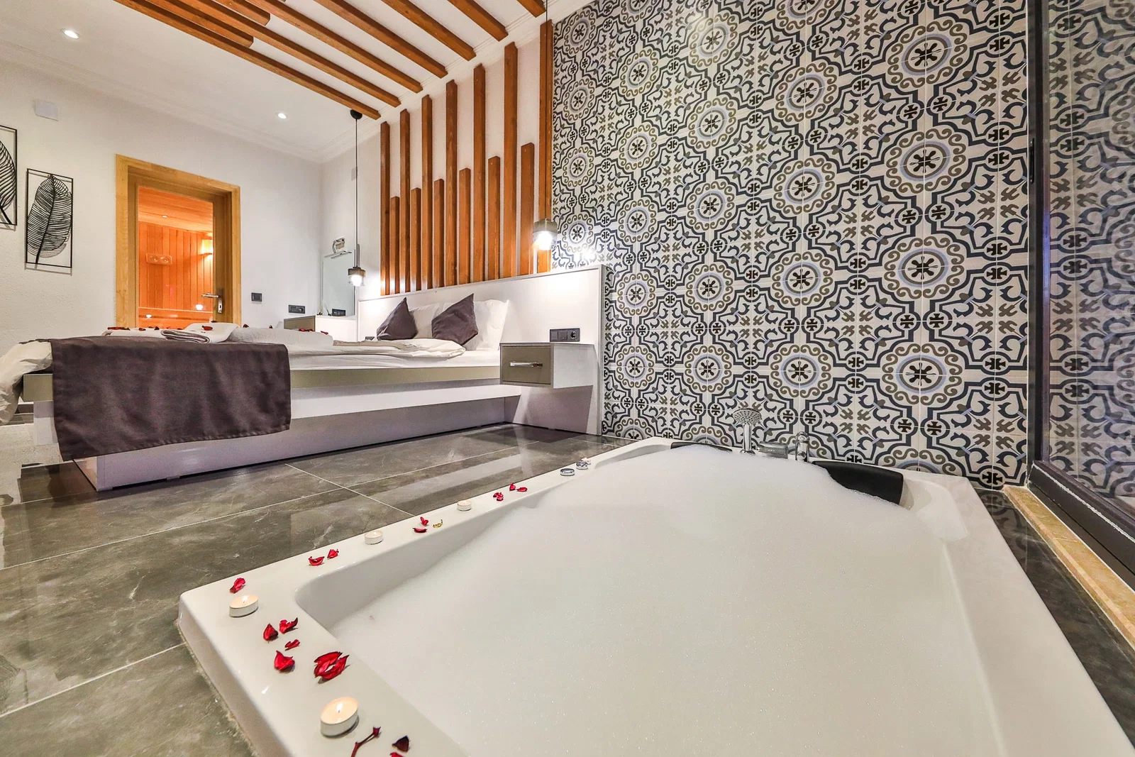 Sarıbelen’de Korunaklı, Isıtmalı Havuzlu, 1 Yatak Odalı, Ekonomik Villa
