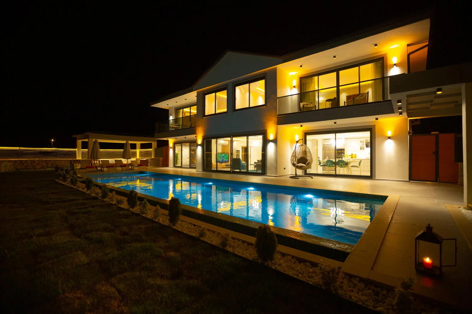 Sarıbelen’de Korunaklı, Isıtmalı Havuzlu, Jakuzili, Kiralık Villa