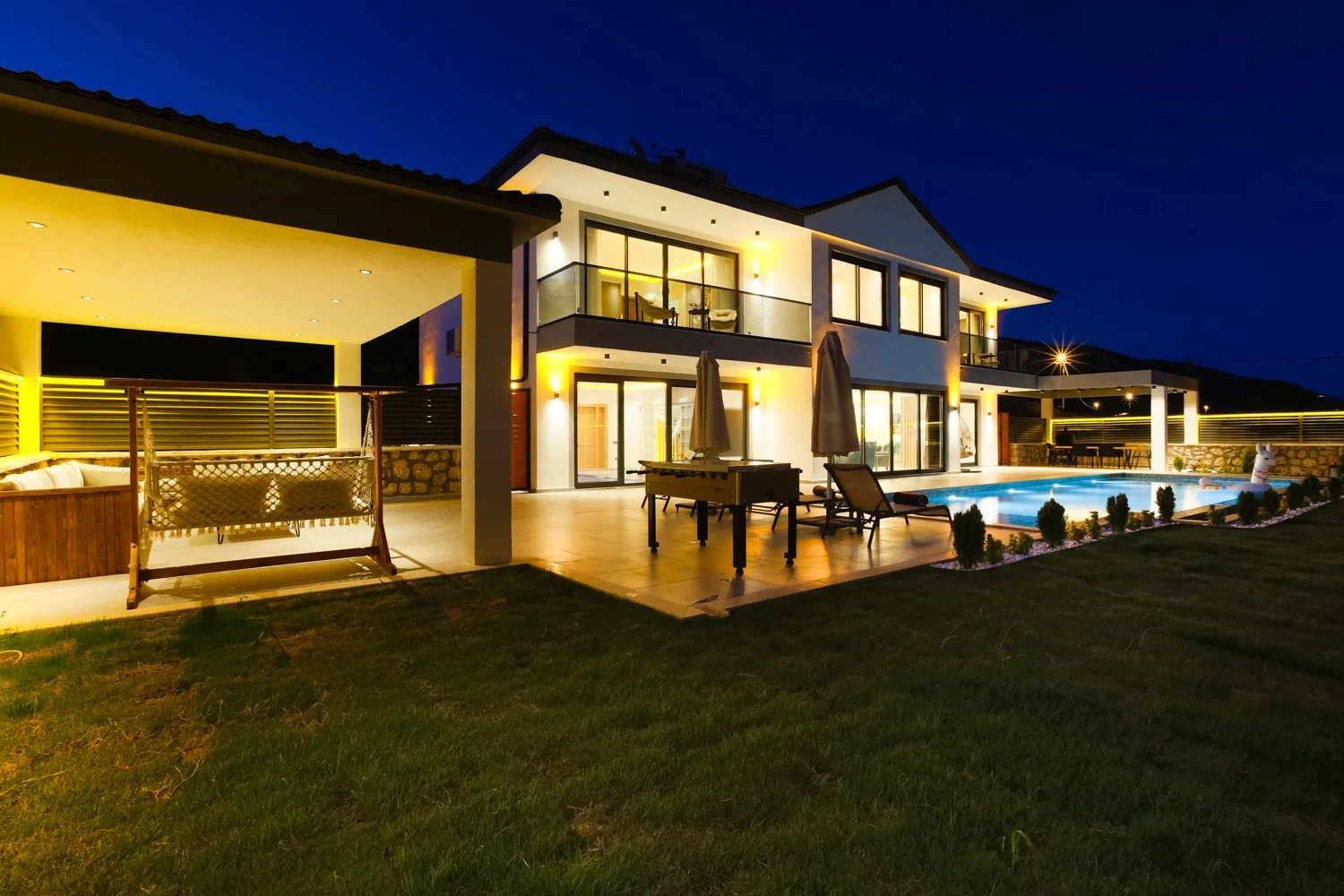 Sarıbelen’de Korunaklı, Isıtmalı Havuzlu, Jakuzili, Kiralık Villa