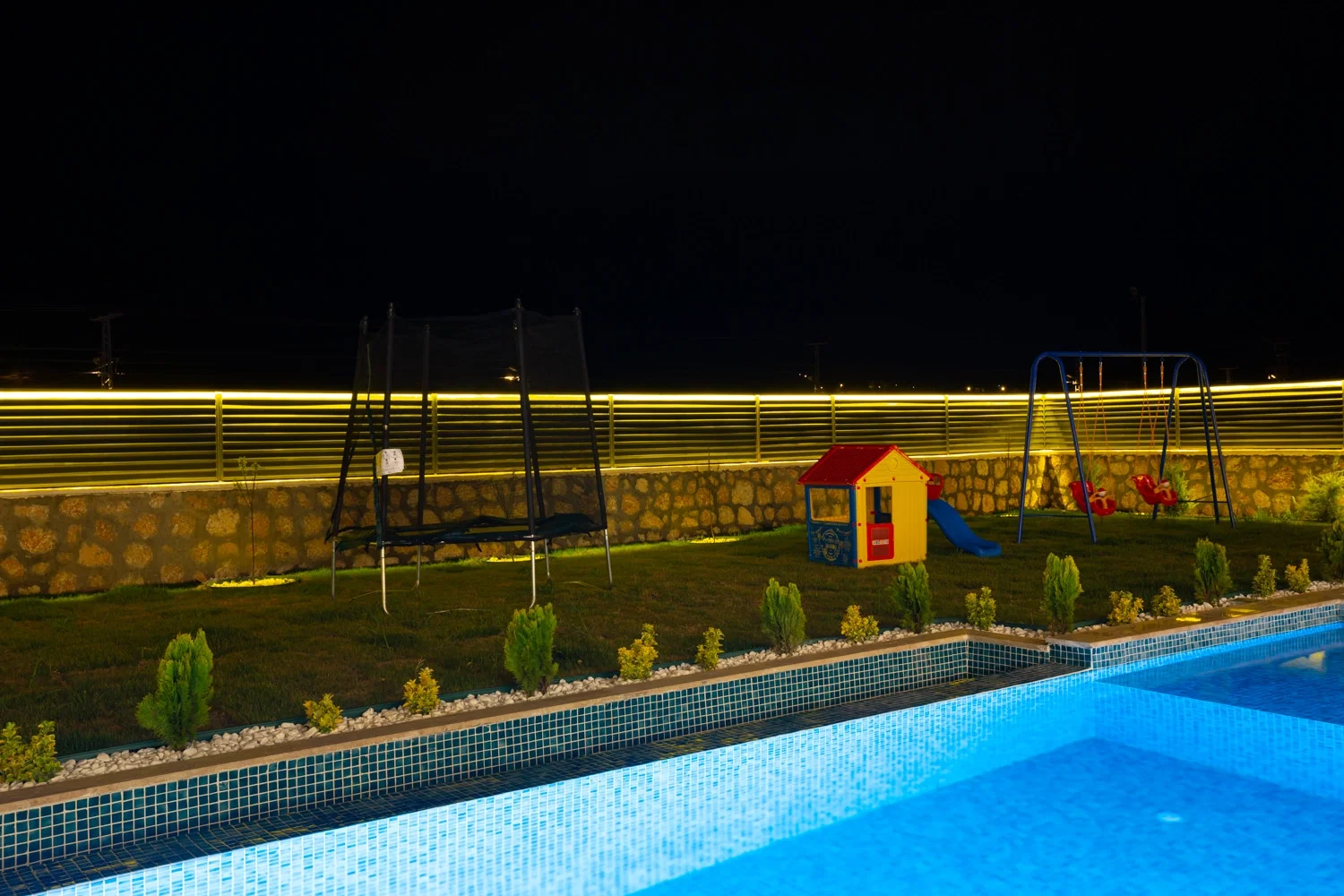 Sarıbelen’de Korunaklı, Isıtmalı Havuzlu, Jakuzili, Kiralık Villa