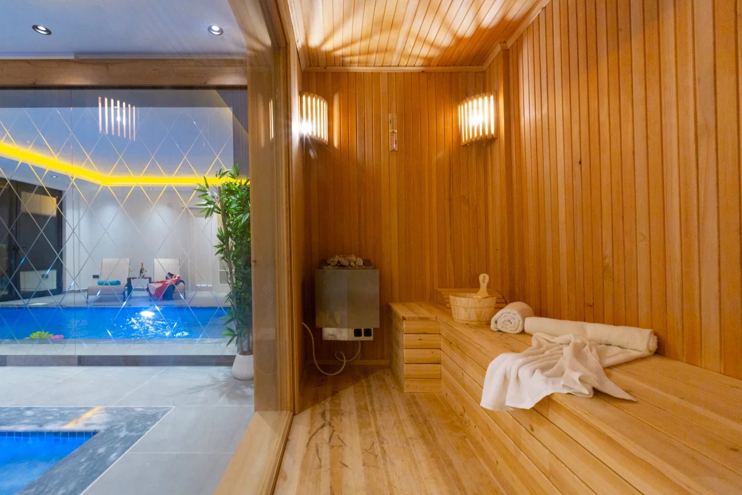 Sarıbelen’de Korunaklı, Isıtmalı Havuzlu, Jakuzili, Kiralık Villa