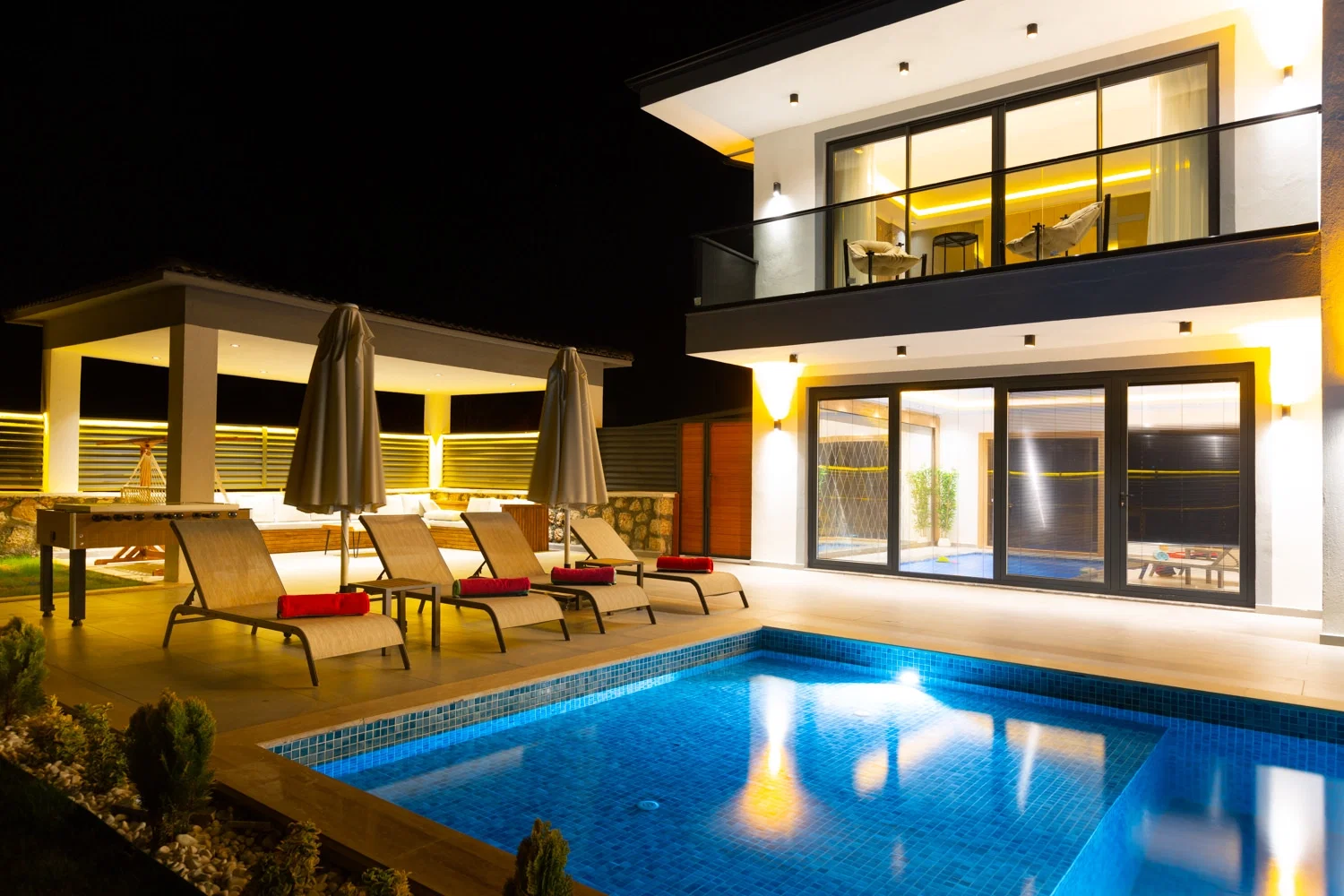 Sarıbelen’de Korunaklı, Isıtmalı Havuzlu, Jakuzili, Kiralık Villa