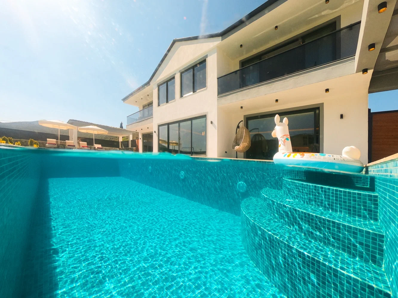 Sarıbelen’de Korunaklı, Isıtmalı Havuzlu, Jakuzili, Kiralık Villa