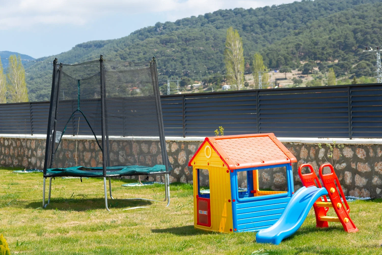 Sarıbelen’de Korunaklı, Isıtmalı Havuzlu, Jakuzili, Kiralık Villa