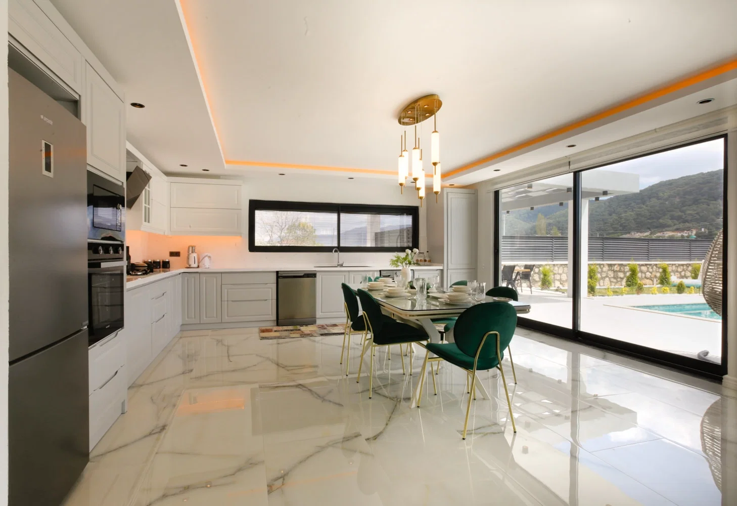 Sarıbelen’de Korunaklı, Isıtmalı Havuzlu, Jakuzili, Kiralık Villa