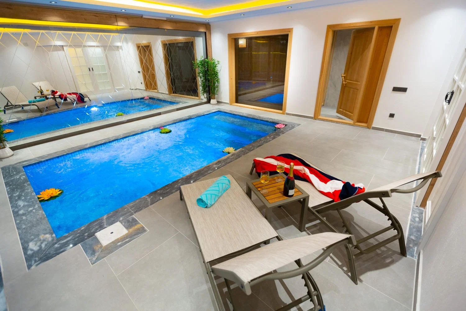 Sarıbelen’de Korunaklı, Isıtmalı Havuzlu, Jakuzili, Kiralık Villa