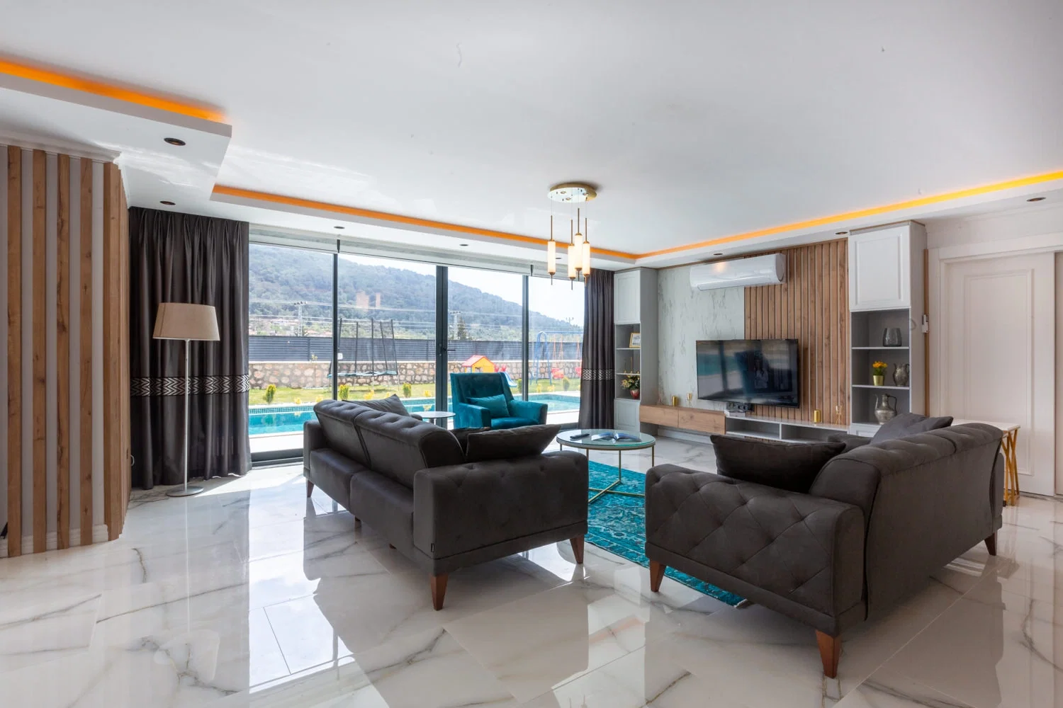 Sarıbelen’de Korunaklı, Isıtmalı Havuzlu, Jakuzili, Kiralık Villa