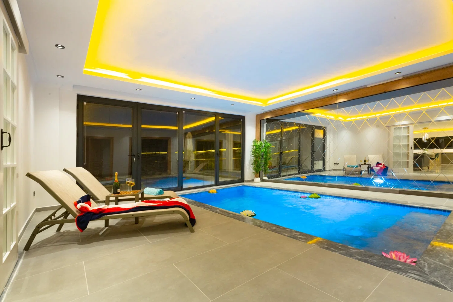 Sarıbelen’de Korunaklı, Isıtmalı Havuzlu, Jakuzili, Kiralık Villa