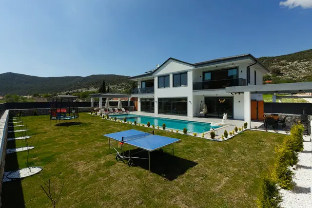 Sarıbelen’de ısıtmalı havuzlu kiralık villa, fotoğraf 2