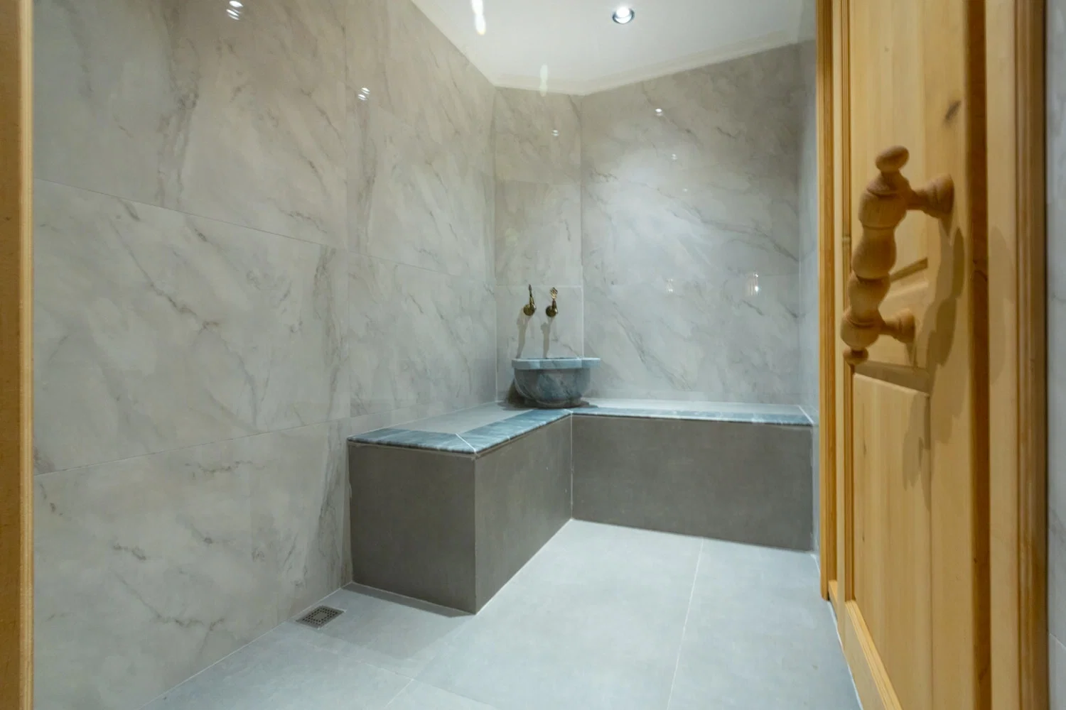Sarıbelen’de Korunaklı, Isıtmalı Havuzlu, Jakuzili, Kiralık Villa