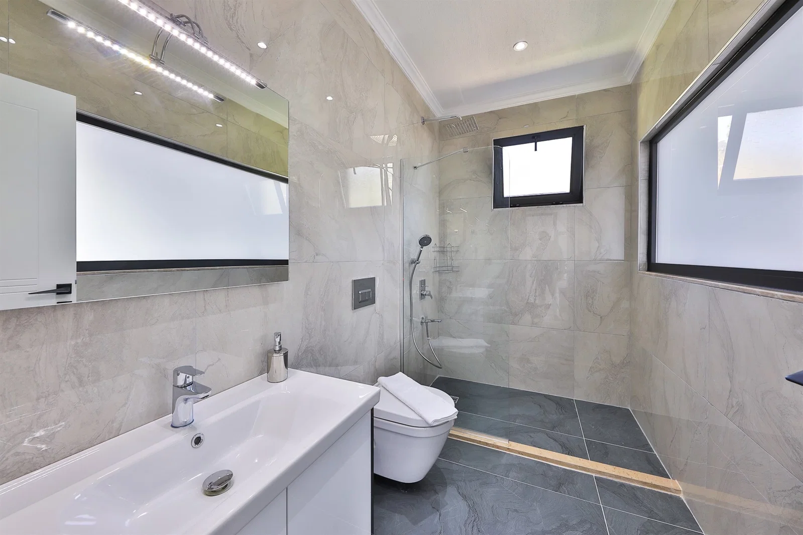 İslamlar’da Balayı Çiftlerine Uygun, Isıtmalı Havuzlu, 2 Yatak Odalı, Kiralık Villa