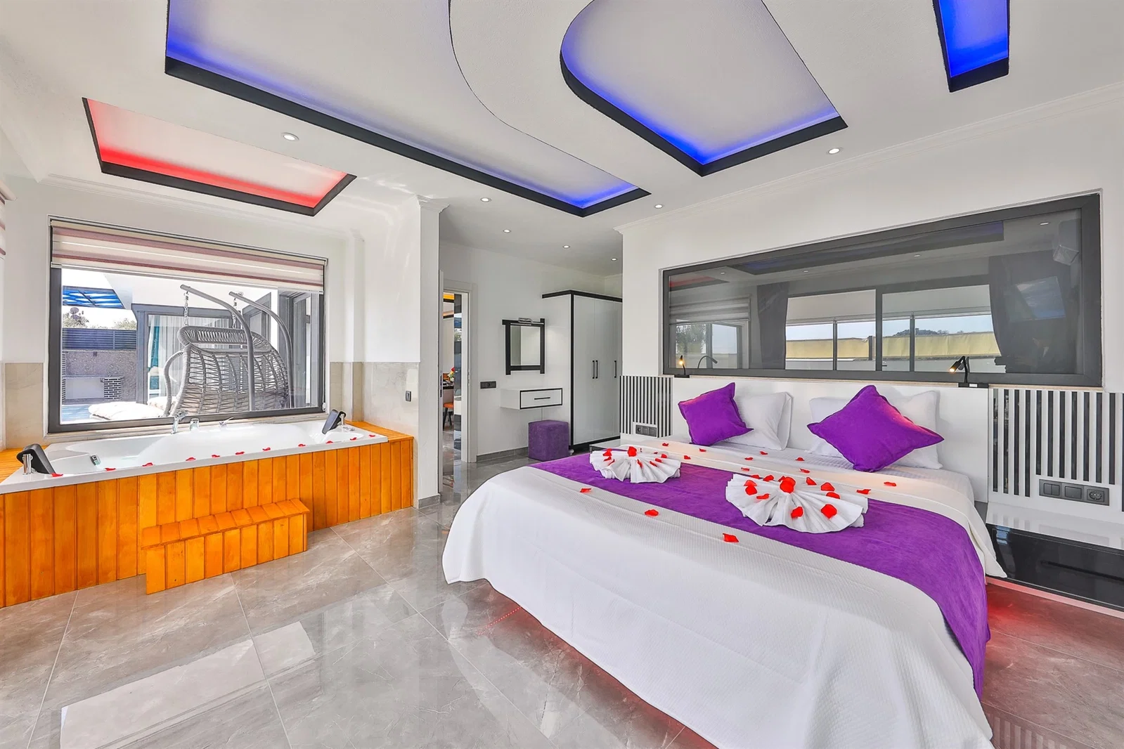İslamlar’da Balayı Çiftlerine Uygun, Isıtmalı Havuzlu, 2 Yatak Odalı, Kiralık Villa