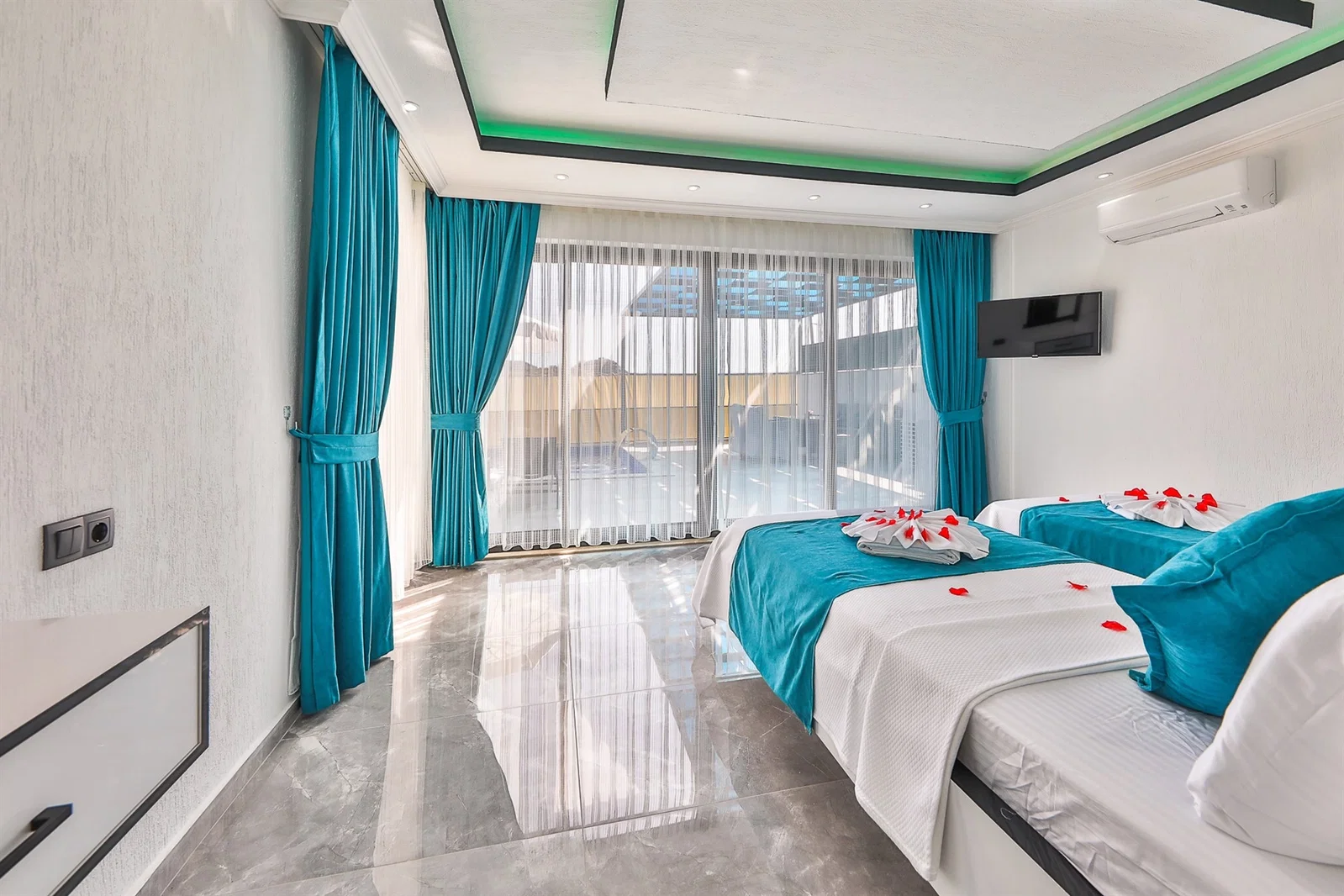 İslamlar’da Balayı Çiftlerine Uygun, Isıtmalı Havuzlu, 2 Yatak Odalı, Kiralık Villa
