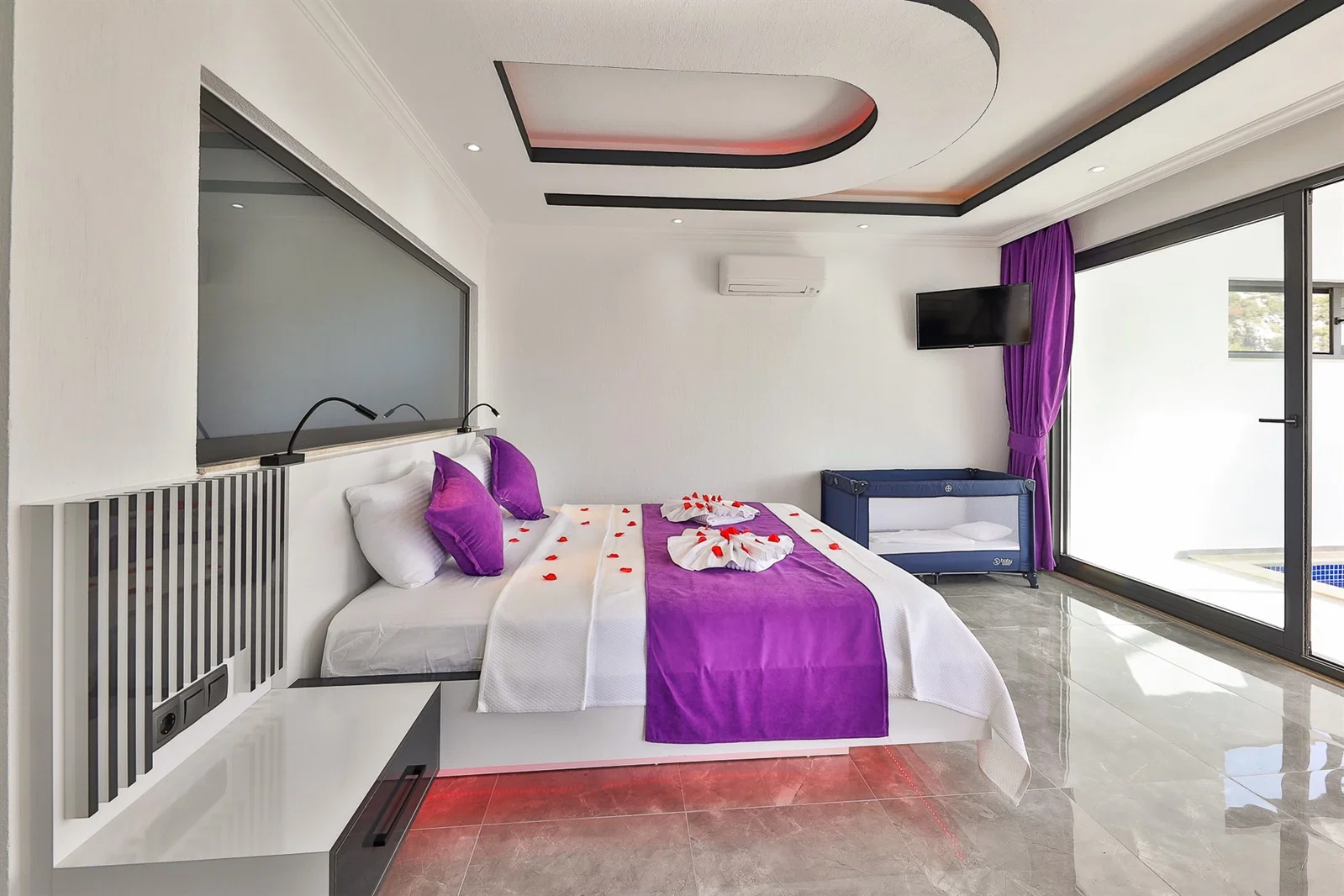 İslamlar’da Balayı Çiftlerine Uygun, Isıtmalı Havuzlu, 2 Yatak Odalı, Kiralık Villa