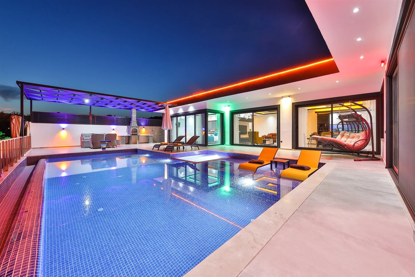 İslamlar’da Balayı Çiftlerine Uygun, Isıtmalı Havuzlu, 2 Yatak Odalı, Kiralık Villa