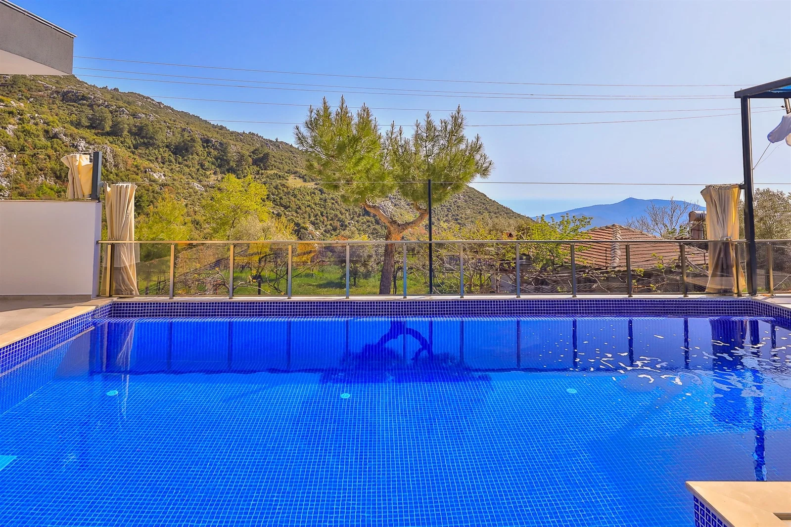 İslamlar’da Balayı Çiftlerine Uygun, Isıtmalı Havuzlu, 2 Yatak Odalı, Kiralık Villa