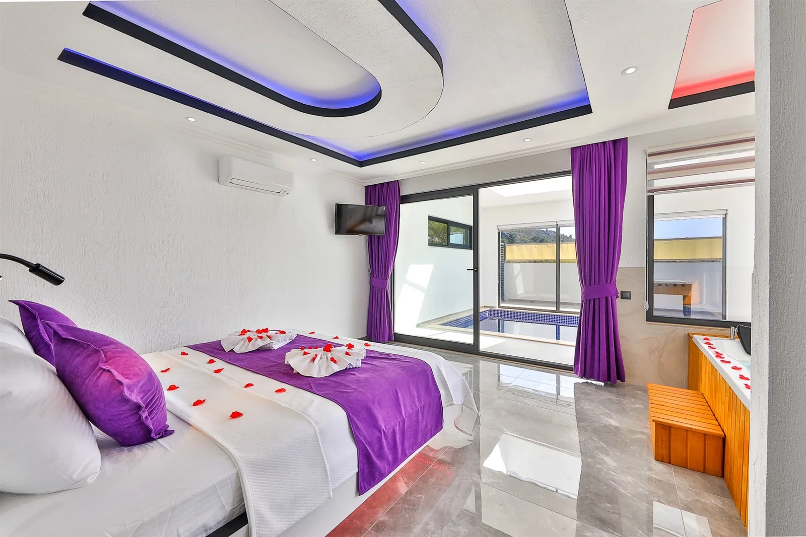 İslamlar’da Balayı Çiftlerine Uygun, Isıtmalı Havuzlu, 2 Yatak Odalı, Kiralık Villa