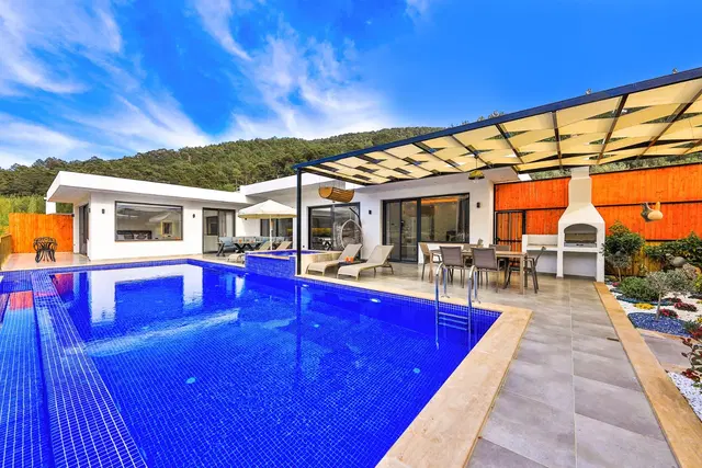 6 Kişilik Çocuk Havuzlu Kiralık Villa, Sarıbelen’de Korunaklı