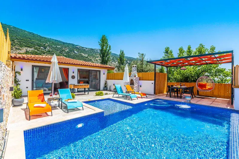İslamlar’da korunaklı havuzlu kiralık villa