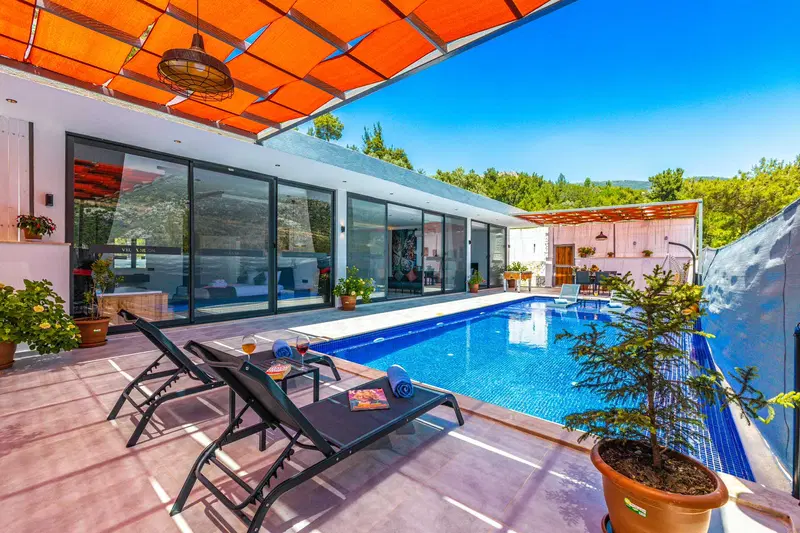 İslamlar’da ısıtmalı havuzlu kiralık villa, fotoğraf 2