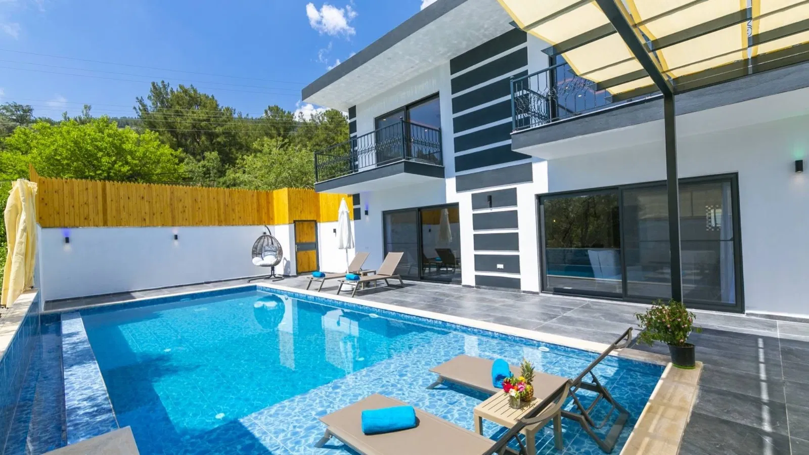 İslamlar’da korunaklı havuzlu kiralık villa