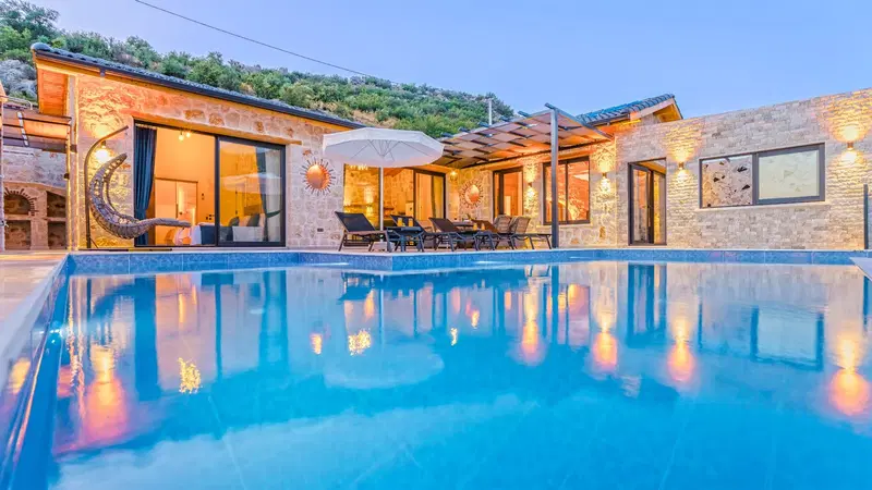 İslamlar’da korunaklı havuzlu kiralık villa