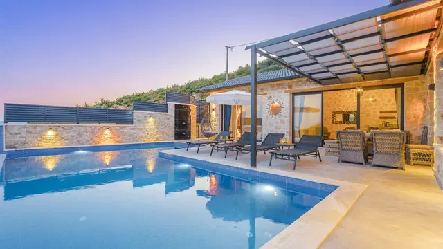 İslamlar’da ısıtmalı havuzlu kiralık villa, fotoğraf 2