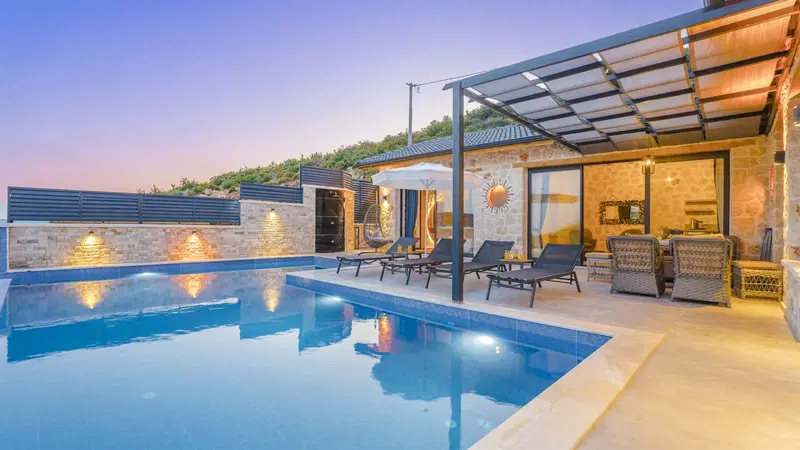 İslamlar’da ısıtmalı havuzlu kiralık villa, fotoğraf 2
