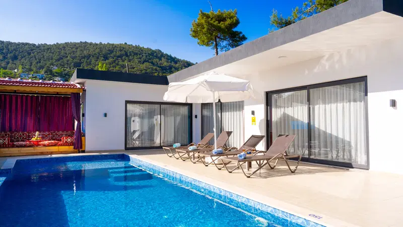İslamlar’da korunaklı havuzlu kiralık villa