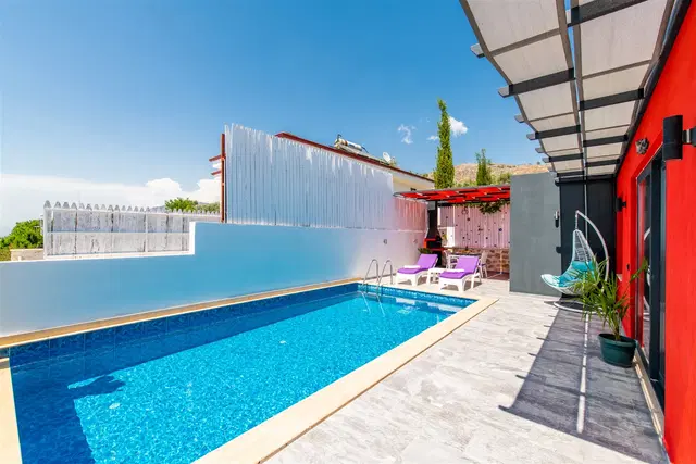 Üzümlü’de doğa manzaralı kiralık villa, fotoğraf 3