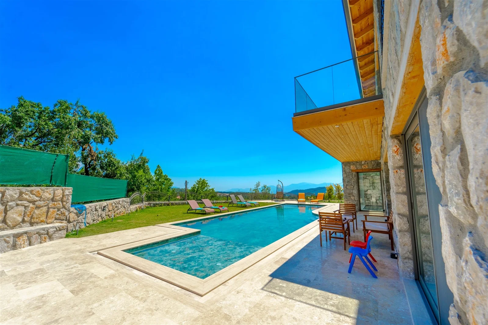 Fethiye’de Korunaklı, Isıtmalı Havuzlu, 3 Yatak Odalı, Kiralık Villa