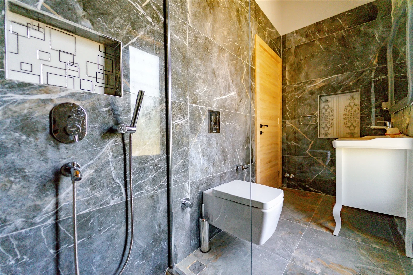 Fethiye’de Korunaklı, Isıtmalı Havuzlu, 3 Yatak Odalı, Kiralık Villa
