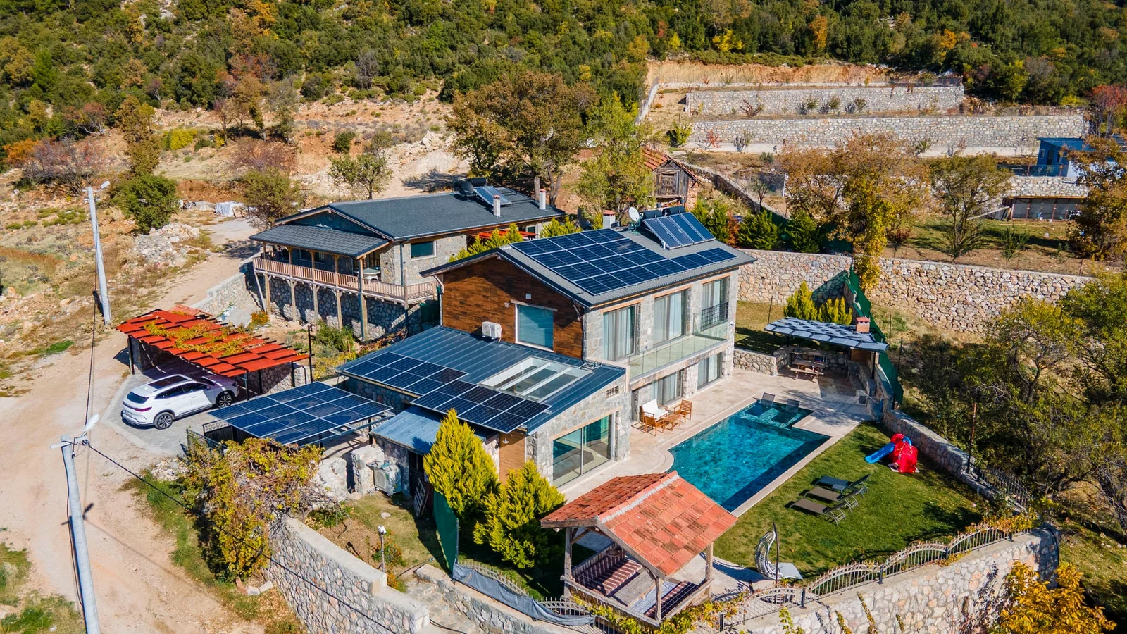 Fethiye’de Korunaklı, Isıtmalı Havuzlu, 3 Yatak Odalı, Kiralık Villa