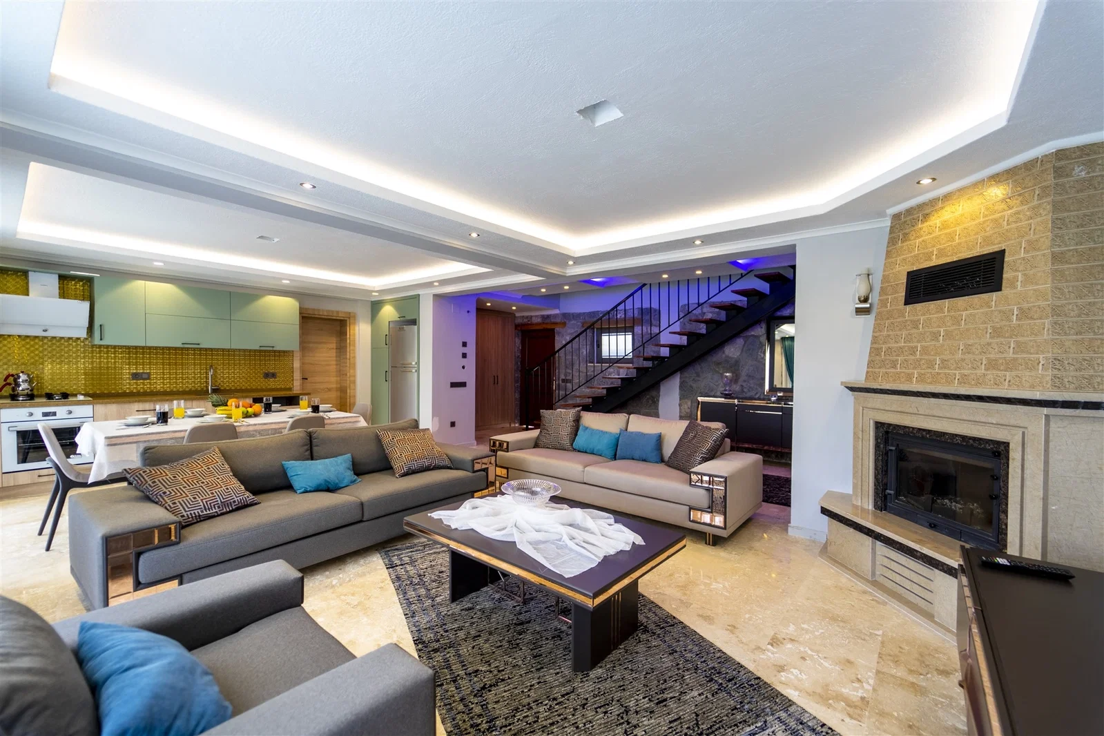 Fethiye’de Korunaklı, Isıtmalı Havuzlu, 3 Yatak Odalı, Kiralık Villa