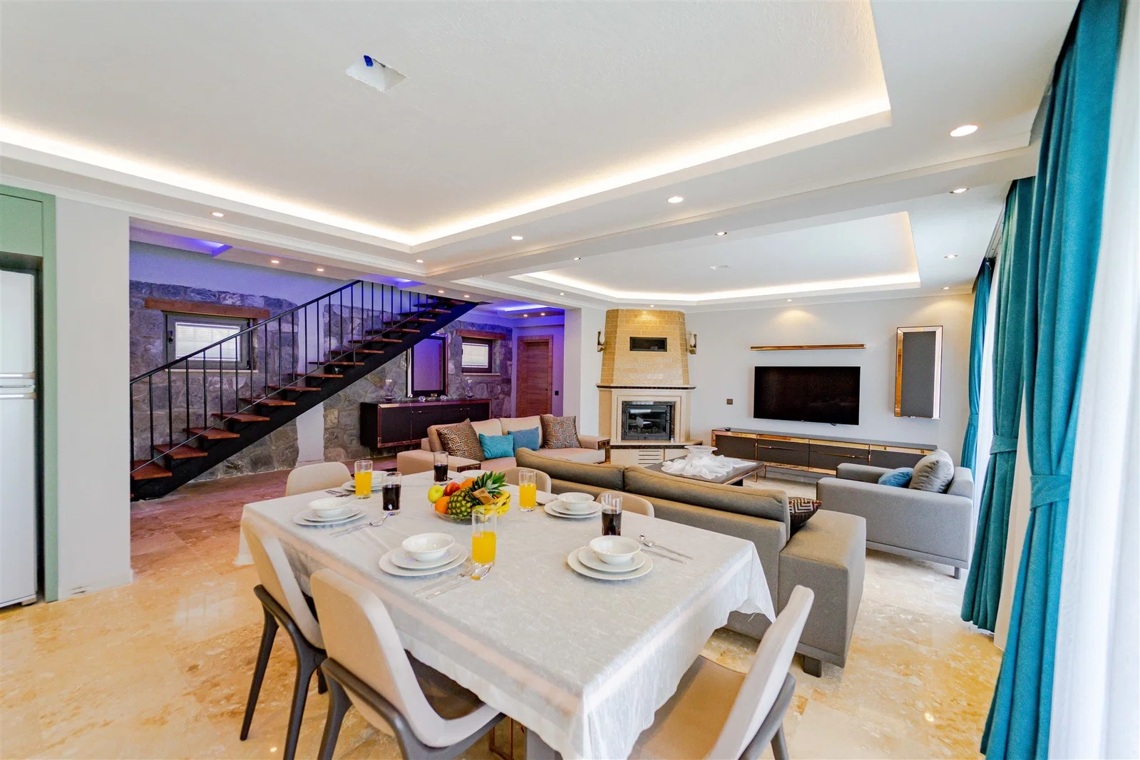 Fethiye’de Korunaklı, Isıtmalı Havuzlu, 3 Yatak Odalı, Kiralık Villa