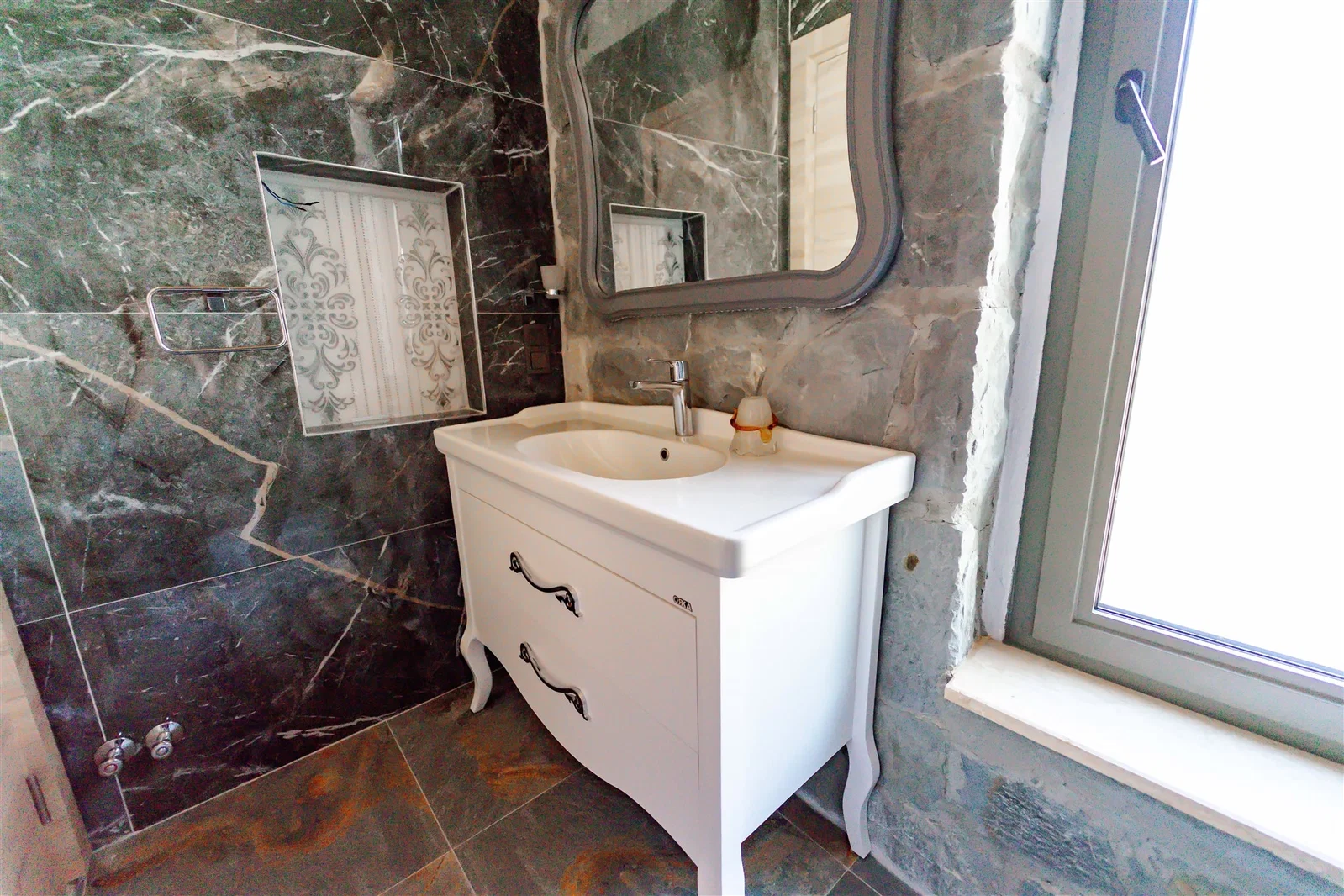 Fethiye’de Korunaklı, Isıtmalı Havuzlu, 3 Yatak Odalı, Kiralık Villa