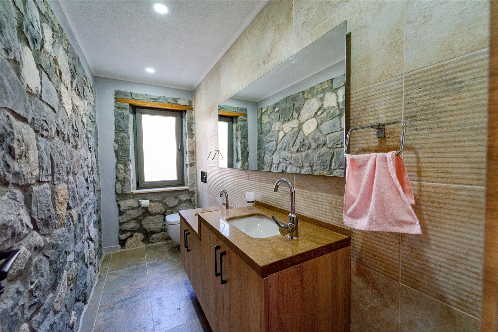 Fethiye’de Korunaklı, Isıtmalı Havuzlu, 3 Yatak Odalı, Kiralık Villa