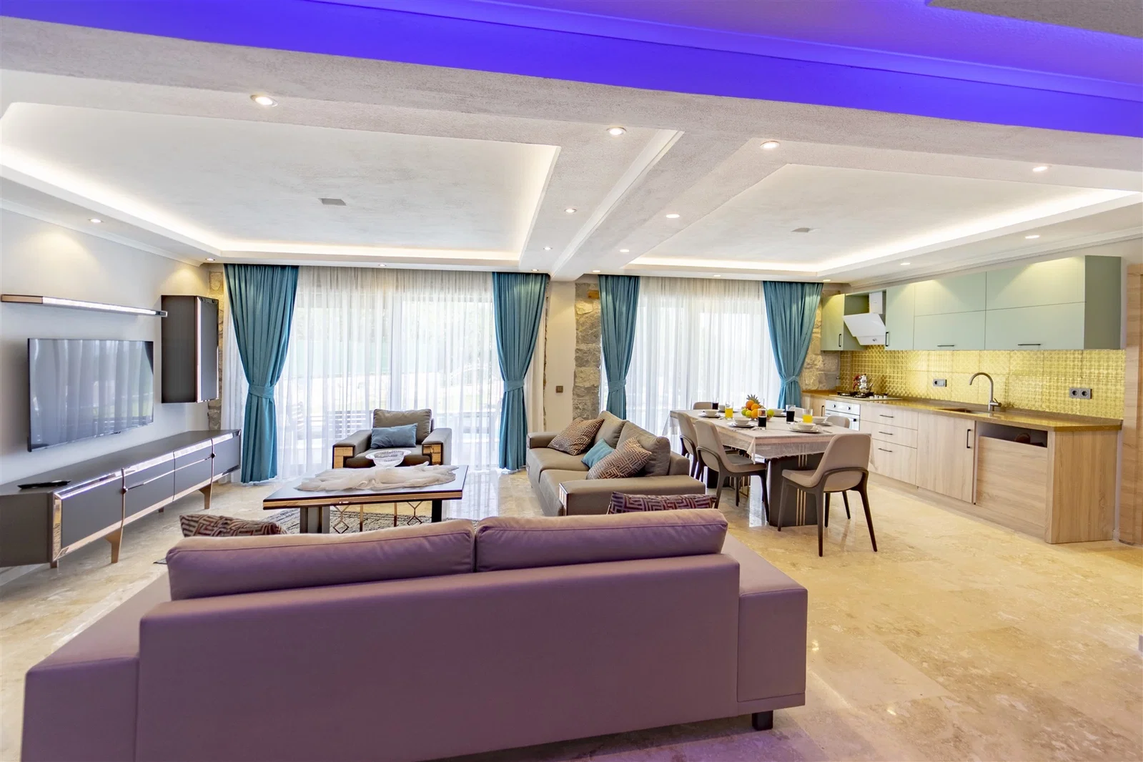 Fethiye’de Korunaklı, Isıtmalı Havuzlu, 3 Yatak Odalı, Kiralık Villa
